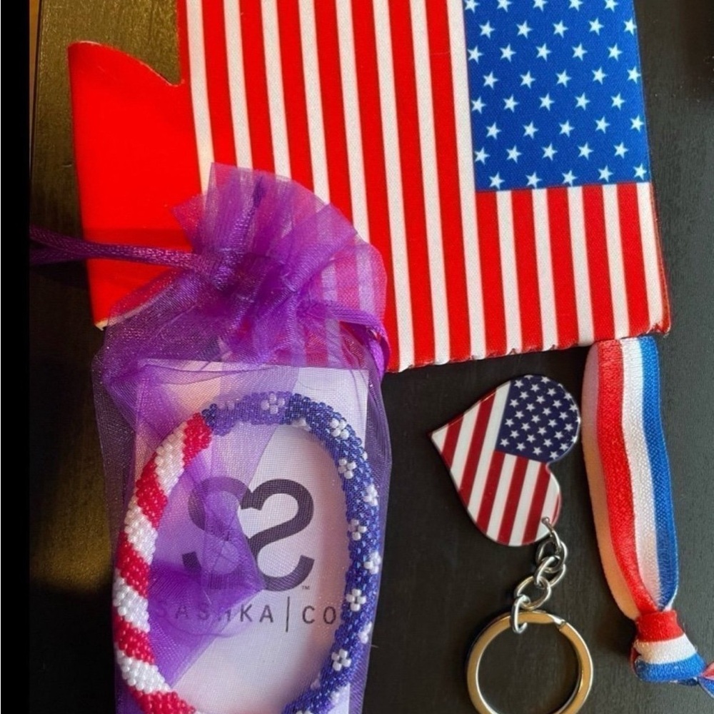 Bracelet and Patriotic Party Supplies Set with Flag and Keychain